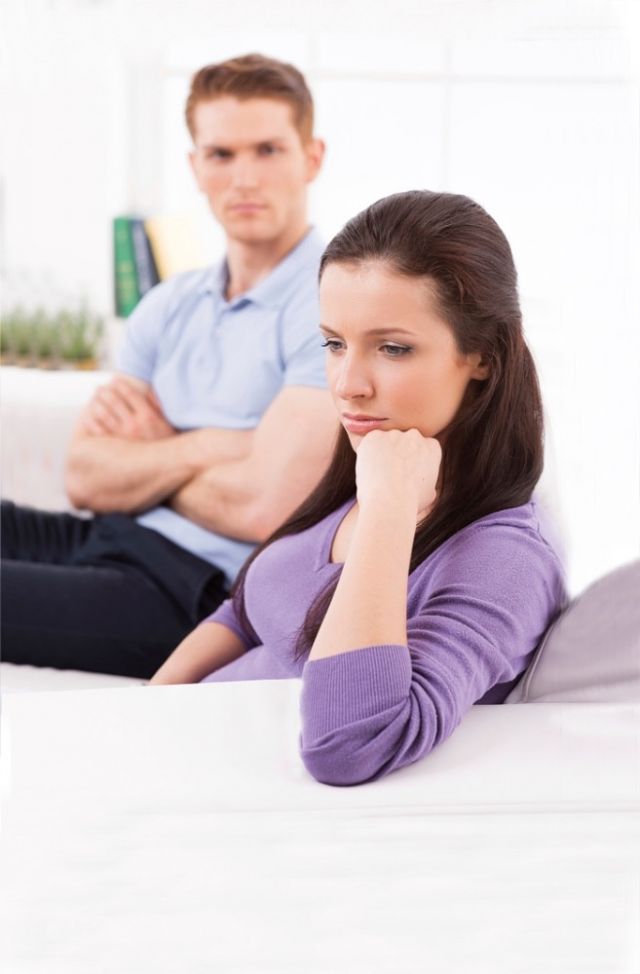 هل يجوز الطلاق منه للضرر: زوجي مدمن كذب!