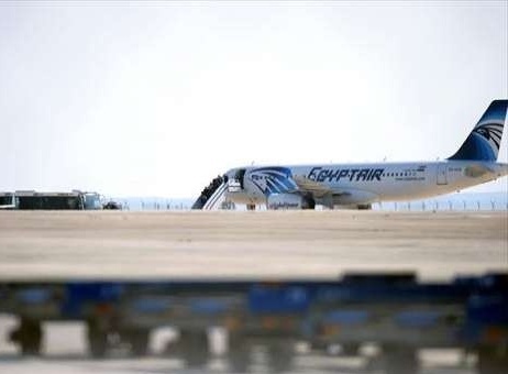 المفاجآت تتوالى في حادث الطائرة المصرية: ما هو آخر اتصال لطاقم الطائرة؟ وسر من العام 2013!