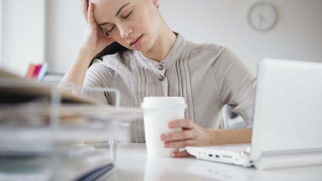 للتخلص من الشعور بالإرهاق عند الاستيقاظ.. تجنبوا هذه الاشياء