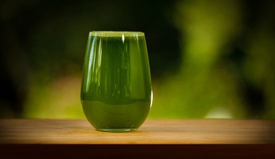 مشروب سحري يحارب التجاعيد.. جربوه