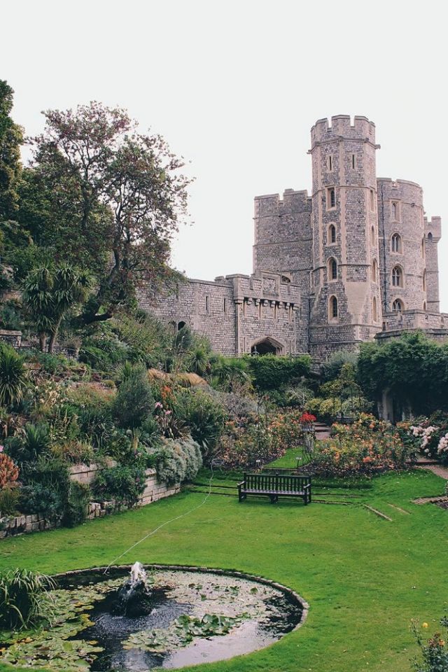 من ويندسور إلى ستراتفورد: رحلة بين عالمي الملوك والأدب