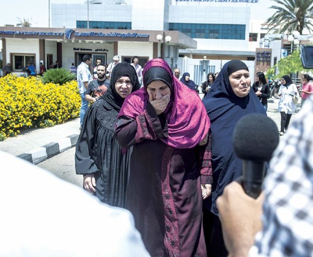 انتشال أشلاء بعض ركاب الطائرة المصرية