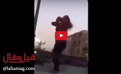 بالفيديو - لحظة القبض على فتاة عربية لمنعها من الرقص بالشارع