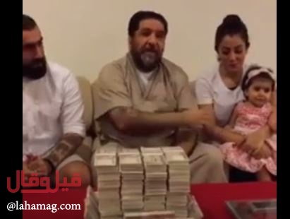 بالفيديو – جد يهدي حفيدته وزنها أموالاً بمناسبه عيد ميلادها!