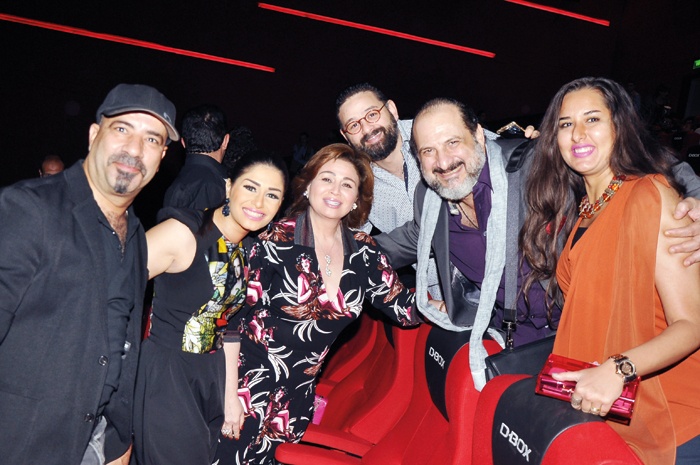 إلهام شاهين تتخلى عن اللون الأسود وظهور حسين فهمي بعد غياب وليلى علوي برفقة ابنها