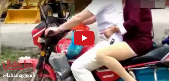 بالفيديو - أعمى يقود دراجة نارية بزوجته ويفلت من الشرطة!