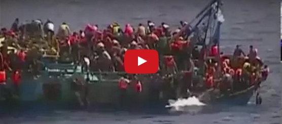 فيديو محزن لغرق قارب بـ500 لاجئ