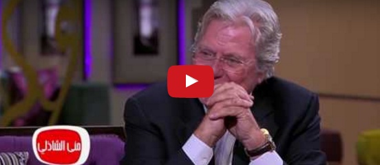 بالفيديو - حسين فهمي يدمع ويكشف معاناته وعائلته من الفقر في طفولته