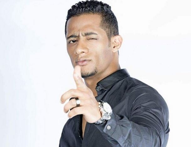 بالفيديو - محمد رمضان يشعل 