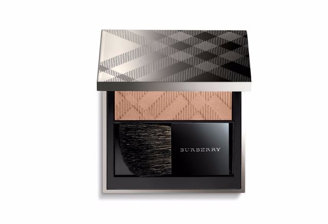 تألق شفاف Burberry Make-up  Light Glow  Earthy Blush No.002
