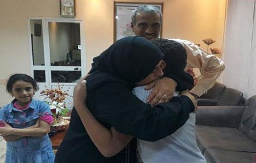 أغرب من الخيال- طفل مصري يعود  لوالدته بعد أن ظل مخطوفاً 14 سنة