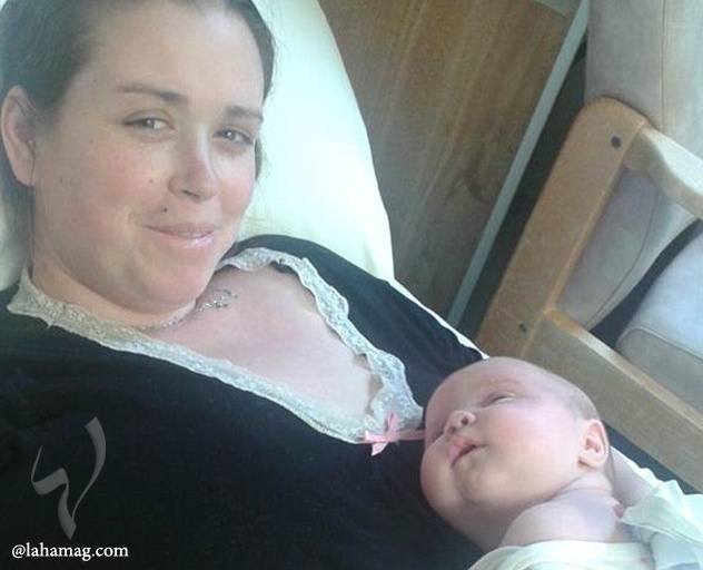 دخلت لتلد طفلتها فخرجت مبتورة القدمين.. إليكم القصة!