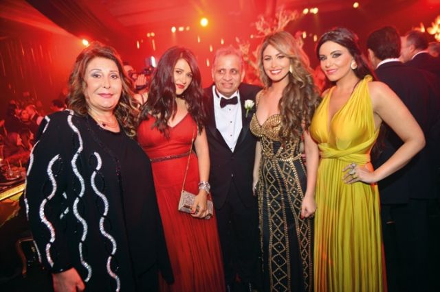 السبكي يتوسط مي سليم وياسمين عبد العزيز  وزيزي مصطفى
