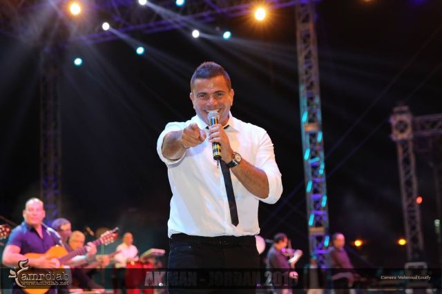 بالصور والفيديو- ماذا فعل عمرو دياب في حفلته بالأردن؟