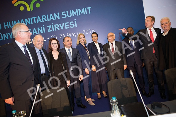 الشيخة موزا تشارك في الجلسة النقاشية الخاصة حول التعليم في الطوارئ