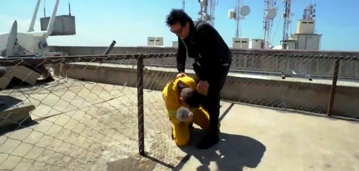 بالفيديو- راغب علامة يضرب رامز جلال بقوة ويحاول خنقه.. وهذا ما قاله له!