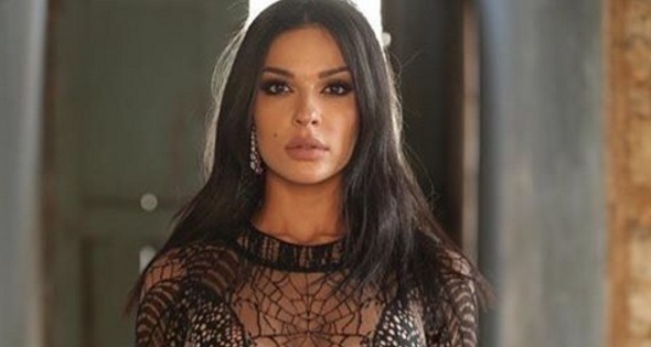 بالصور - نادين نسيب نجيم تعتذر بسبب 