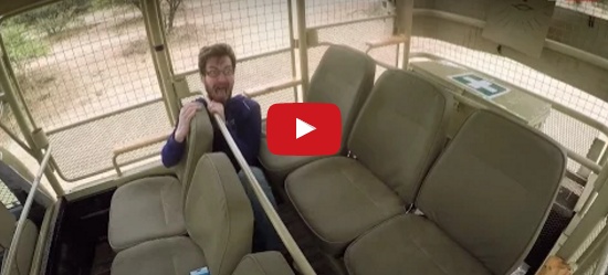 بالفيديو - أحمد زاهر يدخل بنوبة هلع بين فكي الأسد