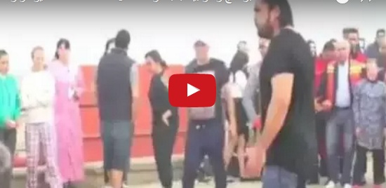 بالفيديو - أمير كرارة يركل رامز جلال بقساوة ويشتمه... شاهدوا المعركة