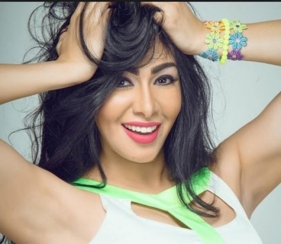 بالفيديو – ميرهان حسين تفاجئ الجميع بتقليد اليسا وهيفا.. شاهدوها