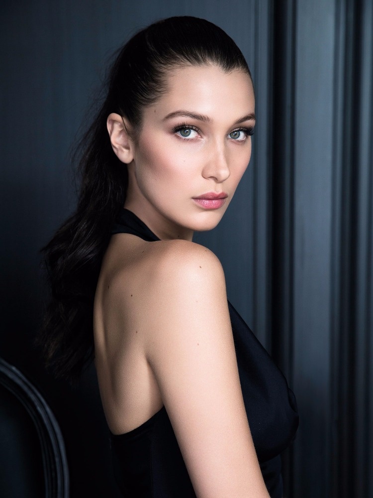 Bella Hadid بيلا حديد: 
الوجه الإعلاني الجديد لمجموعة
 WEB SERIES من  Dior