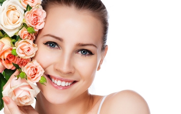 هكذا تعتنين ببشرتك المختلطة... نصائح ذهبية