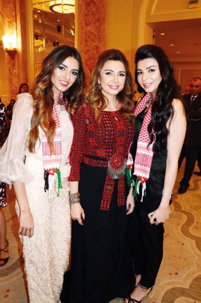 زوجة السفير الأردني رنا سلطان وشقيقتاها سارة وهدير
