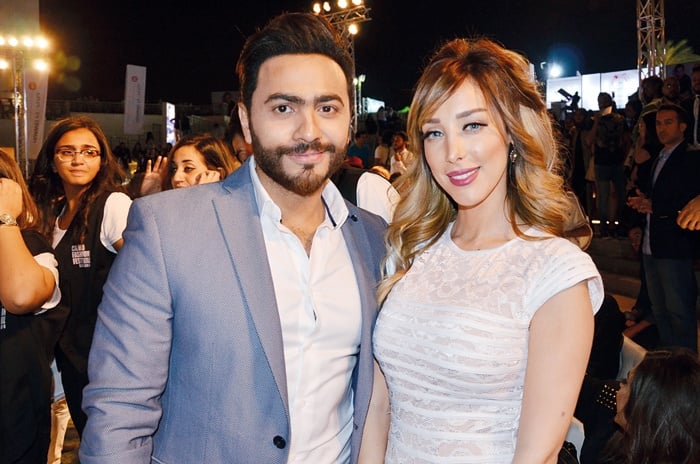 تامر حسني يساند زوجته بسمة بوسيل