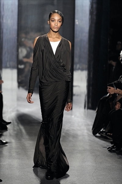 عرض أزياء Donna Karan   