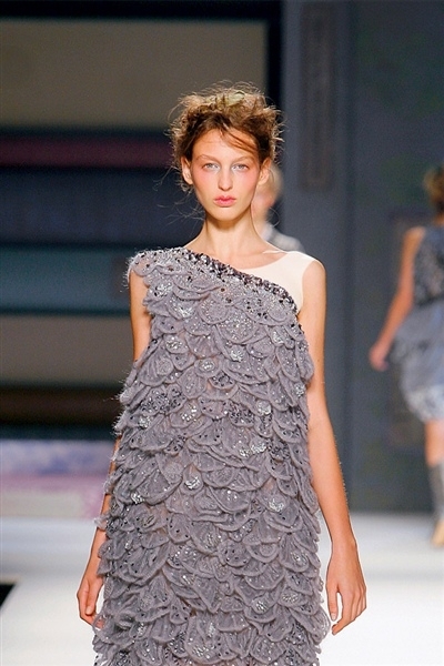 أمواج الحرير والمعدن...