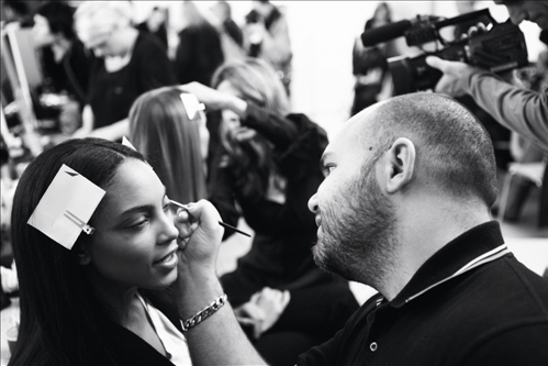  إيلي صعب في نسمة ربيعية