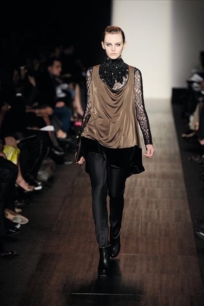 ثلاث مجموعات لـ Max Azria  في أسبوع واحد