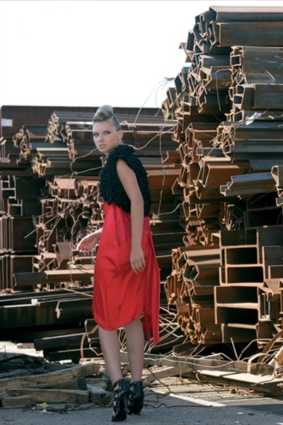 امرأة حديدية، نشطة وأنثوية