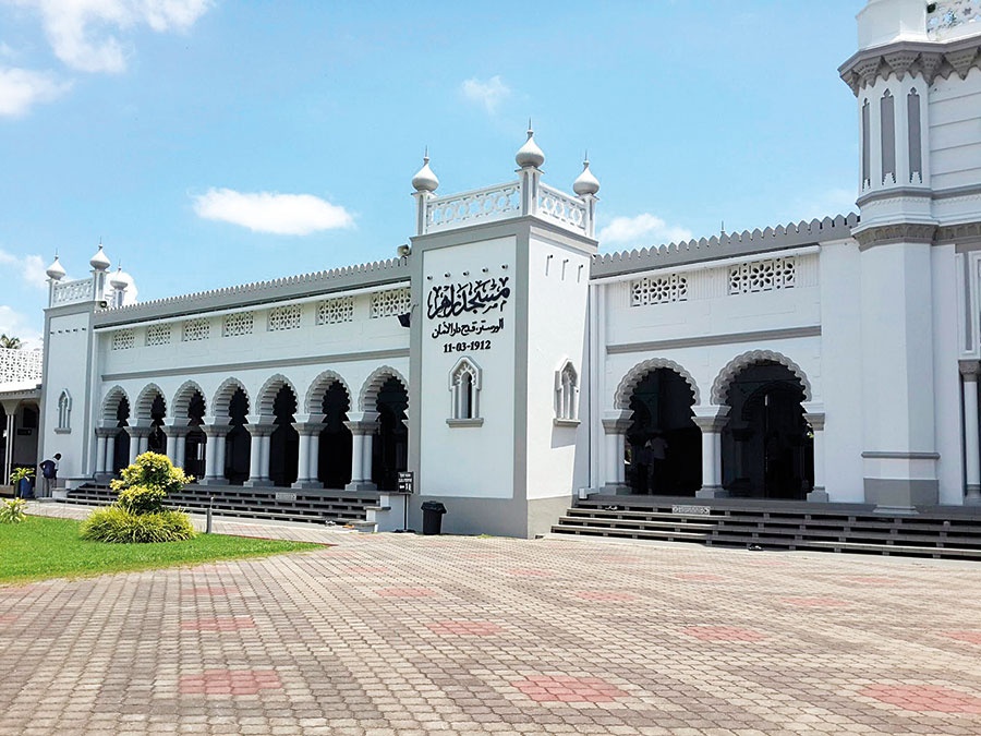 مساجد في آسيا تحف معمارية عصرية