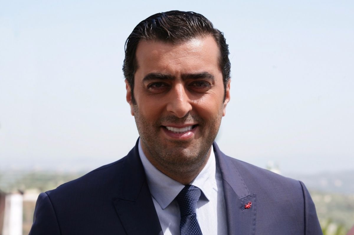 بالفيديو - إصابة باسم ياخور بطلق ناري بيده في دمشق