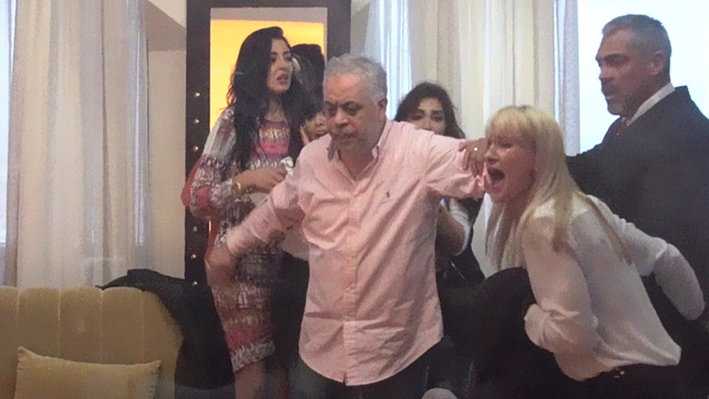 مقلب رامز جلال يضرب ممثلين زوجين... صريخ وبكاء وانهيار عصبي