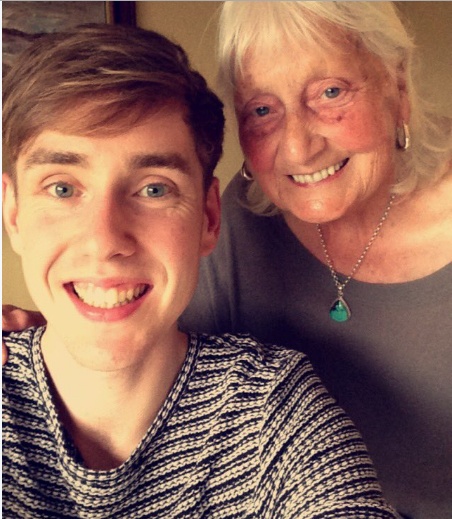 بالصور- غوغل مصدومة بطلب جدة وحفيدها ينشر ماذا حصل على تويتر!