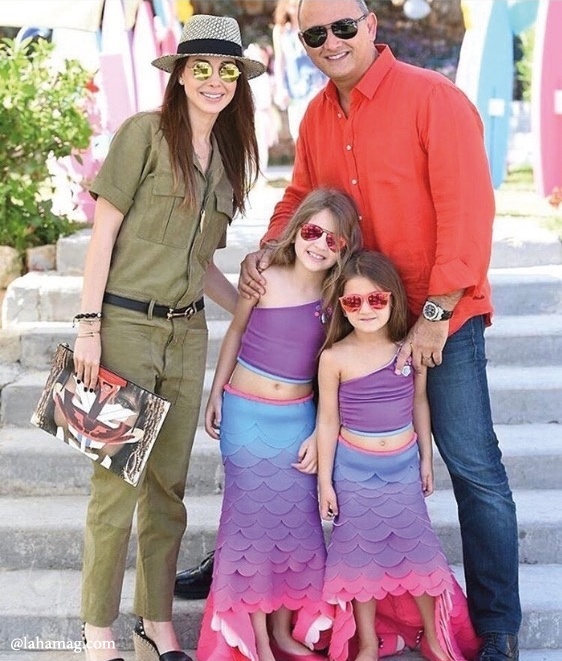 نانسي وزوجها يحتفلان مع ابنتيهما بيوم ميلادهما