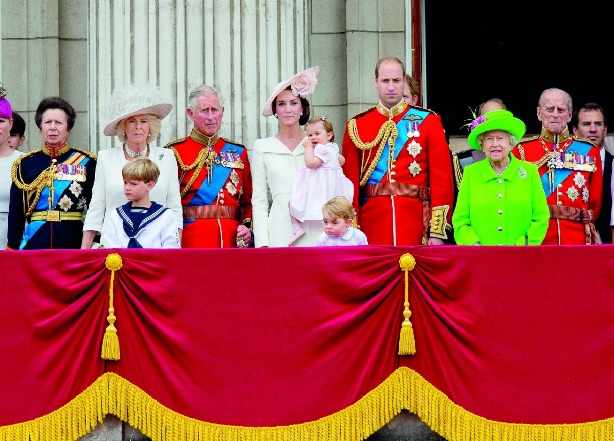 كلما تقدم بها العمر ازدادت جرأة... الملكة إليزابيث والضوء الأخضر