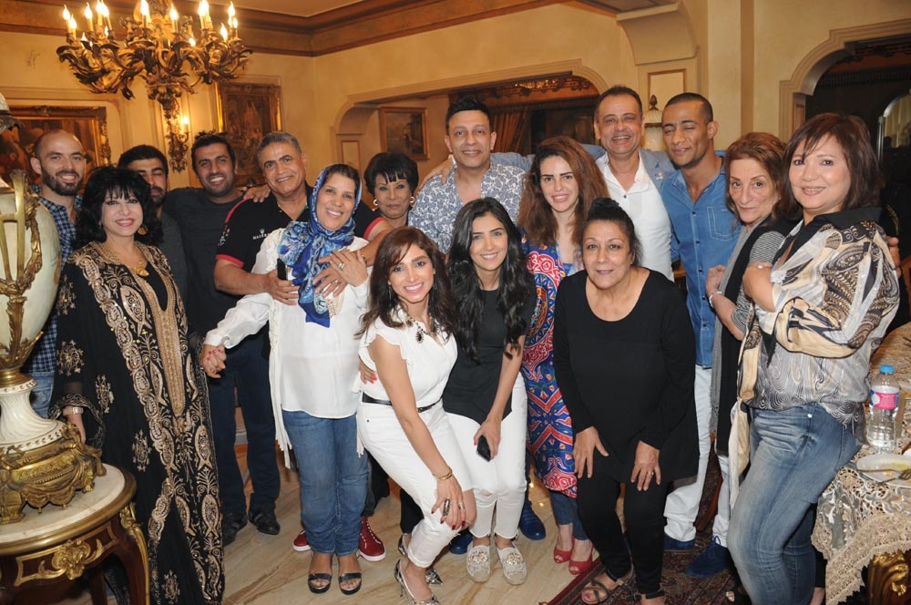 بالصور-  لماذا ذهب نجوم 