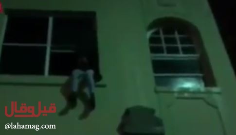 بالفيديو - شابة ترفض الخروج من شقتها المشتعلة.. ماذا حصل!؟