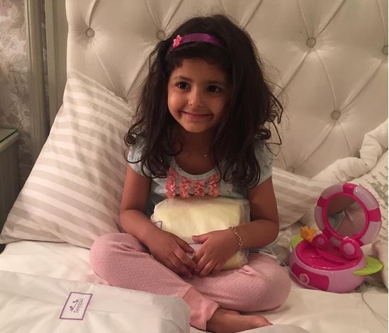 بالفيديو والصور – تعرفوا على الطفلة السعودية التي يتابعها 1.4 مليون على 