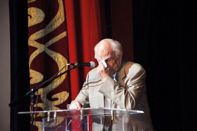 دموع رشوان توفيق
