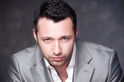 بالفيديو- شاهدوا ماذا فعل أحمد فهمي أمام الأسود!