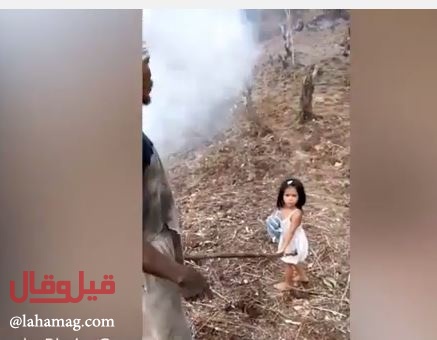فيديو مؤثر - طفلة تساعد والدها الاعمى للوصول الى عمله!