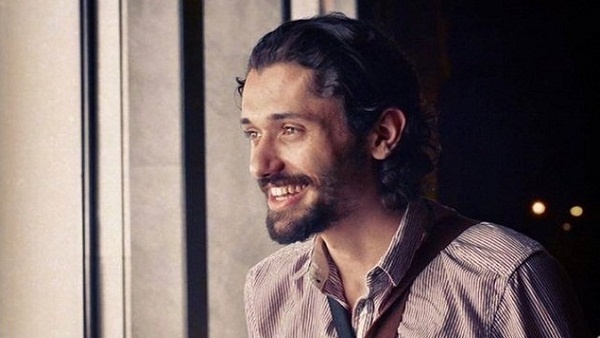 كريم عبد العزيز يثير حيرة الجمهور بصورة غريبة!