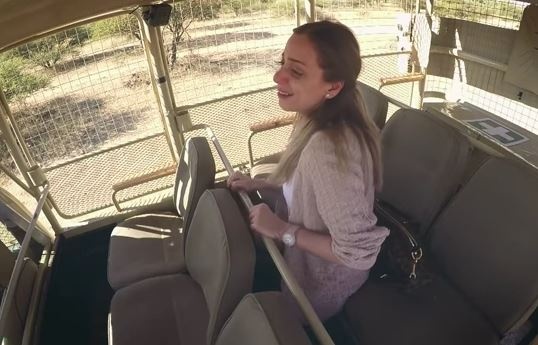 بالفيديو – انهيار وبكاء ريم البارودي يكشف مقلب هاني رمزي!