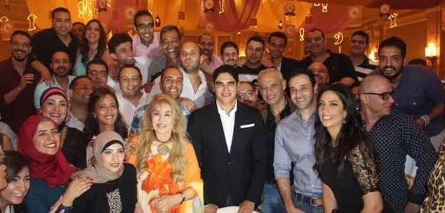 بالصور- بعد الشائعات حول حقيقة علاقتهما... مي عز الدين في إفطار طليق هيفاء وهبي!!