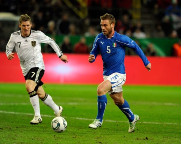 لماذا لا تعتمد منتخبات ألمانيا وإيطاليا وغيرها من الدول ألوان أعلامها.. إليكم السر