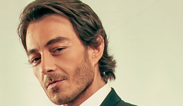 الموت يفجع أحمد زاهر